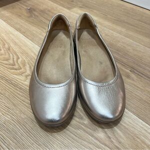 Naturalizer Women’s Flexy Metallic Gold Leather Round Toe Ballet Flat Sandals 7